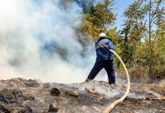 Izgorjela veća površina šume i deponije u blizini Mostara
